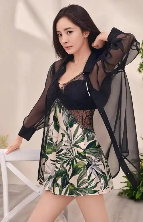 杨幂代言维密内衣身材真是太好了