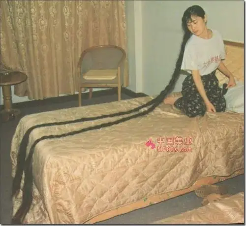 中国第一长发女戴月琴长发落剪5