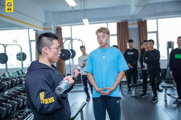 健身私人教练健身私人教练多少钱一节课