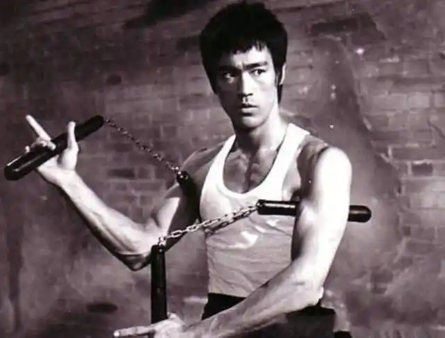 李小龙六大招牌动作图2风靡世界图3凌空飞踢图4动作最酷