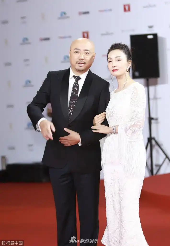 组图:陶虹流苏白裙飘仙气 与徐峥夫妻挽手秀恩爱_高清图集_新浪网