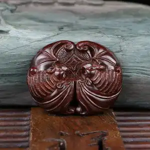 小叶紫檀雕刻蝙蝠