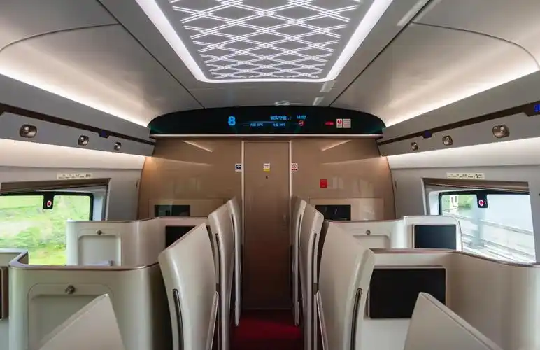 高铁商务舱体验:智能复兴号小包间探秘