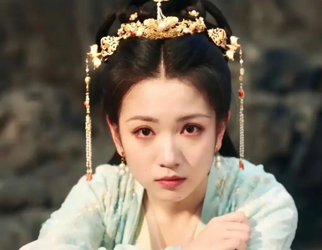 阿念花了四十年去尝试忘记瑲玹,但是她发现自己根本无法忘却.