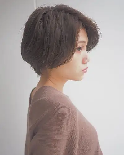 空气感立体短发,头发少的剪短后也变多了,女生30岁以后就这么剪