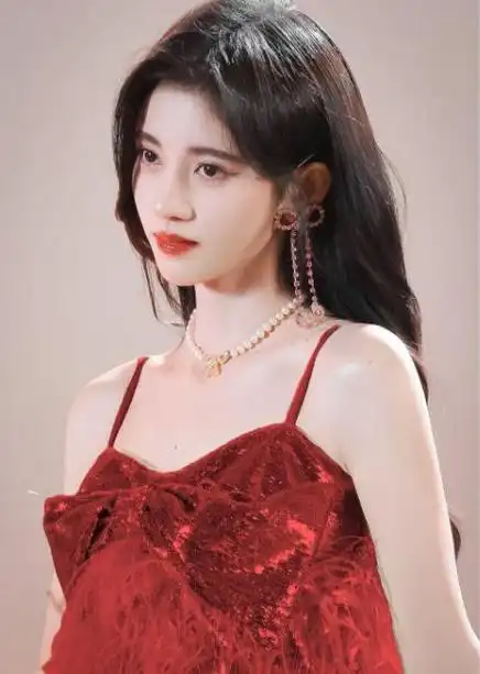 千年美女鞠婧t的成长之路网友评价道现在的她真的是实至名归