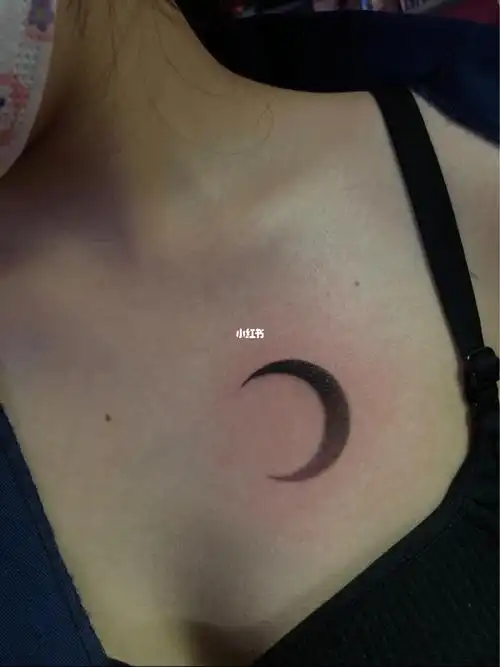 月亮纹身女生小清新纹身