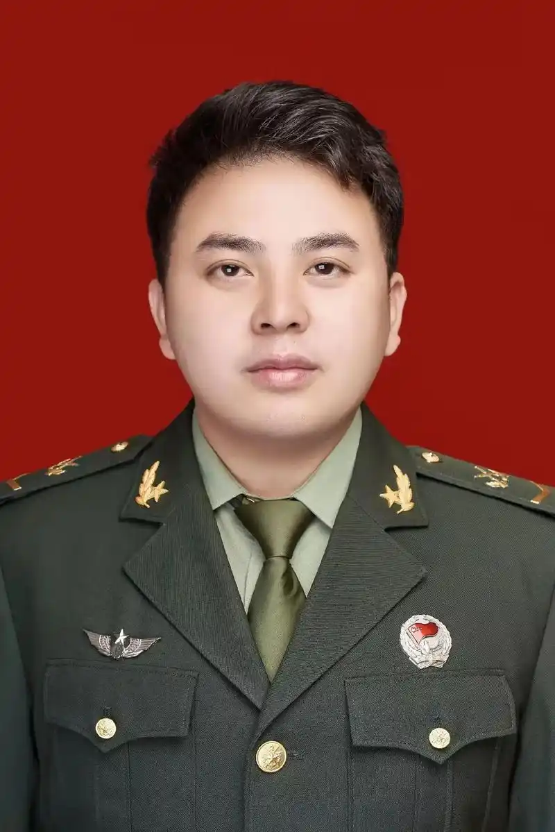 原来我曾身着的军装拥有更加特殊的意义 它不仅仅是我们军人的一套常