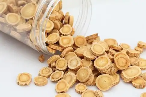 黄芪和它天生一对没事泡水喝养肝护肾血管也被洗干净了