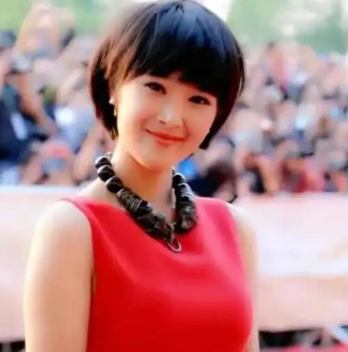 演员奚望在继父刘之冰的支持下离婚带着女儿的她如今怎样了