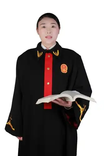 1969年11月出生,1992年7月进入法院,从事审判工作30年,秉持司法公平