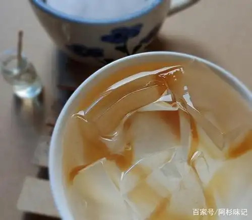 冰凉清甜,晶莹滑爽的凉粉,炎热夏季的解暑甜品,好吃又清热