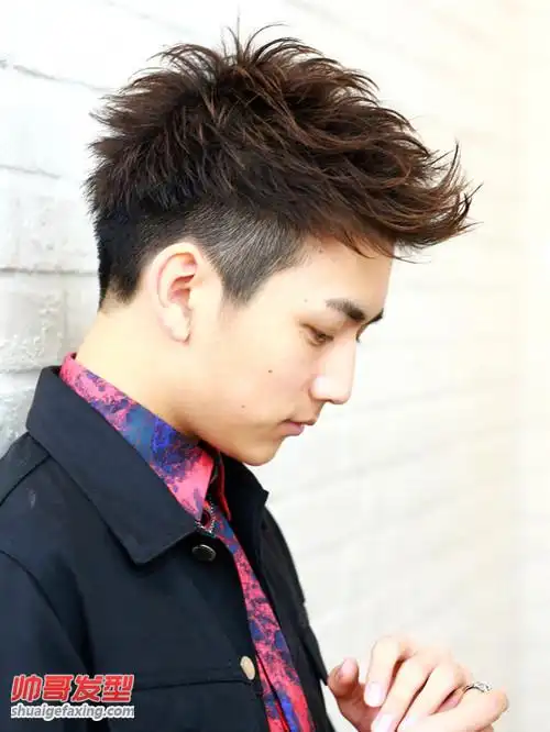 男生日式飞机头图片 蓬松立体的男生飞机头(2)-飞机头发型-帅哥发型网