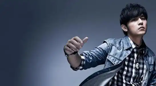 事实证明,铁粉的去世,让41岁的张杰,走上了一条新的道路!