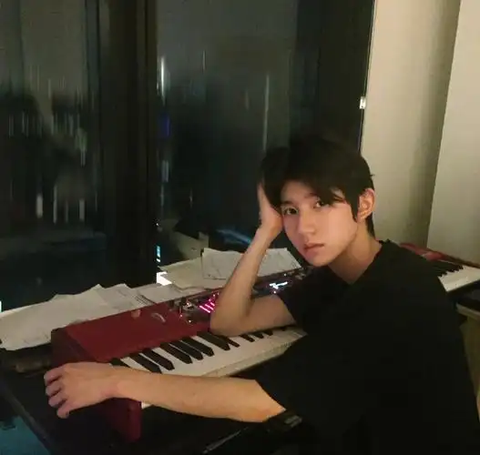 王源他拍素颜照