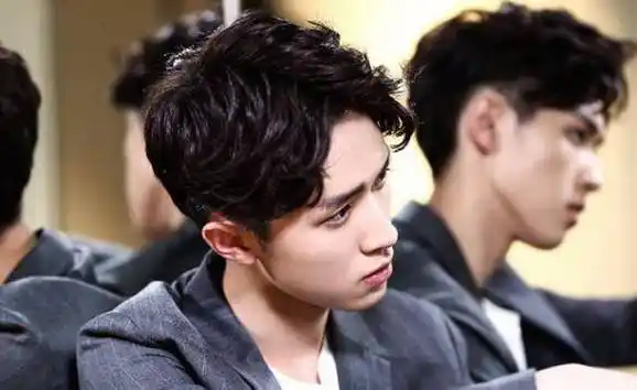 长相帅气的张逸杰,通过每天锻炼身体,让自己变回完美型男_健身_角色