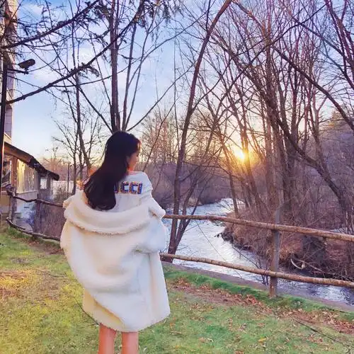 野洵 背影 侧脸女