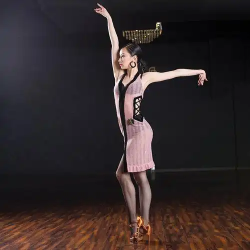 穿什么样的拉丁舞服能提升气质?