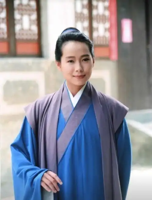 26年后许仙老了白素贞老了小青也老了50岁的她却美到极致