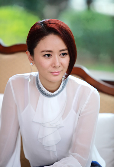 张恒《左手右手》深圳热拍 化妆镜暴露少女心