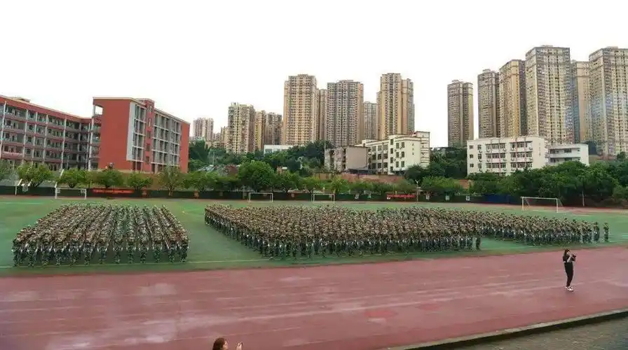 不负青春江津二中新生军训展英姿