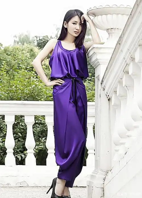 明星郭珍霓高清写真:颜值动人,笑容甜美,被称作媚骨天成的美女