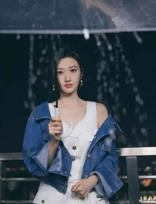 景甜(牛仔外套 白色吊-恋爱区-虎扑社区