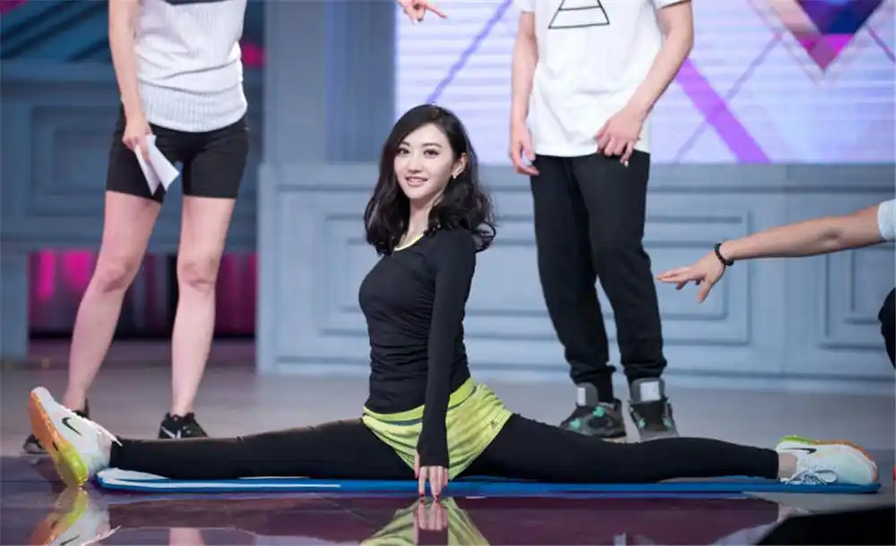 景甜展逆天柔韧度看呆现场网友求切磋