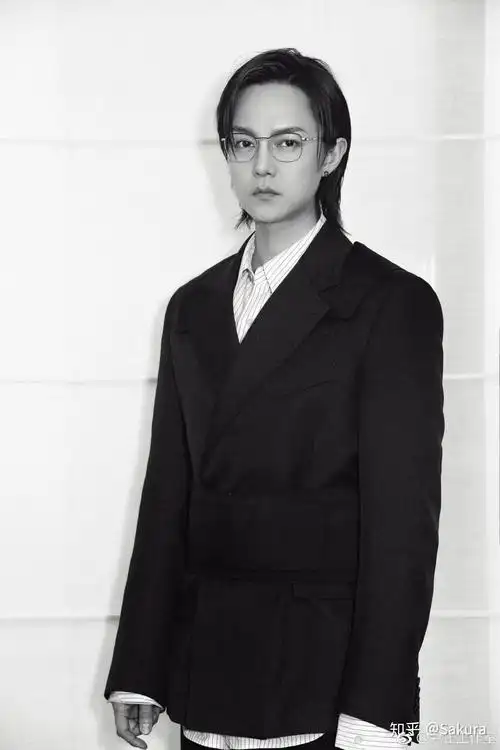 真的真的非常想问尹正小哥哥为什么要留长发鸭超级好奇