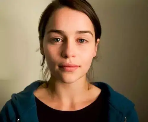 (图源:boredpanda.com) 龙妈emilia clarke,素颜依旧美的不行.
