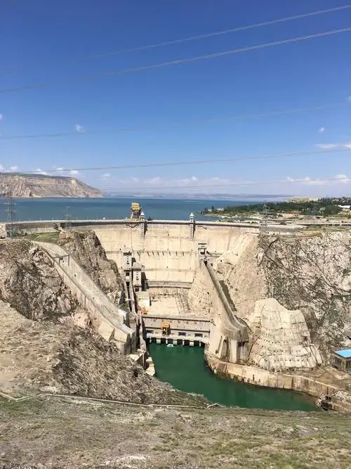黄河第一坝———青海龙羊峡水电站.