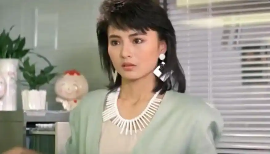 还记得神似张柏芝的"最美霸王花"李赛凤?55岁的她现在长这样_香港