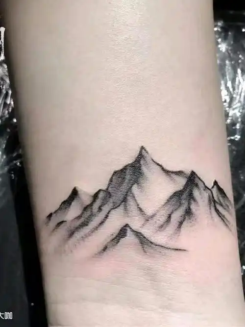 山_纹身图案手稿图片_七成的纹身作品集