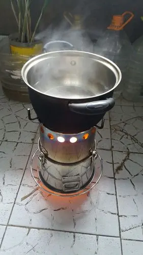 自制干馏柴火炉 带家人去野炊