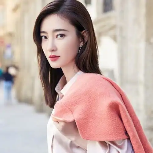 王丽坤的几张图片,太美了,真不愧是娱乐圈里公认的素颜女神!