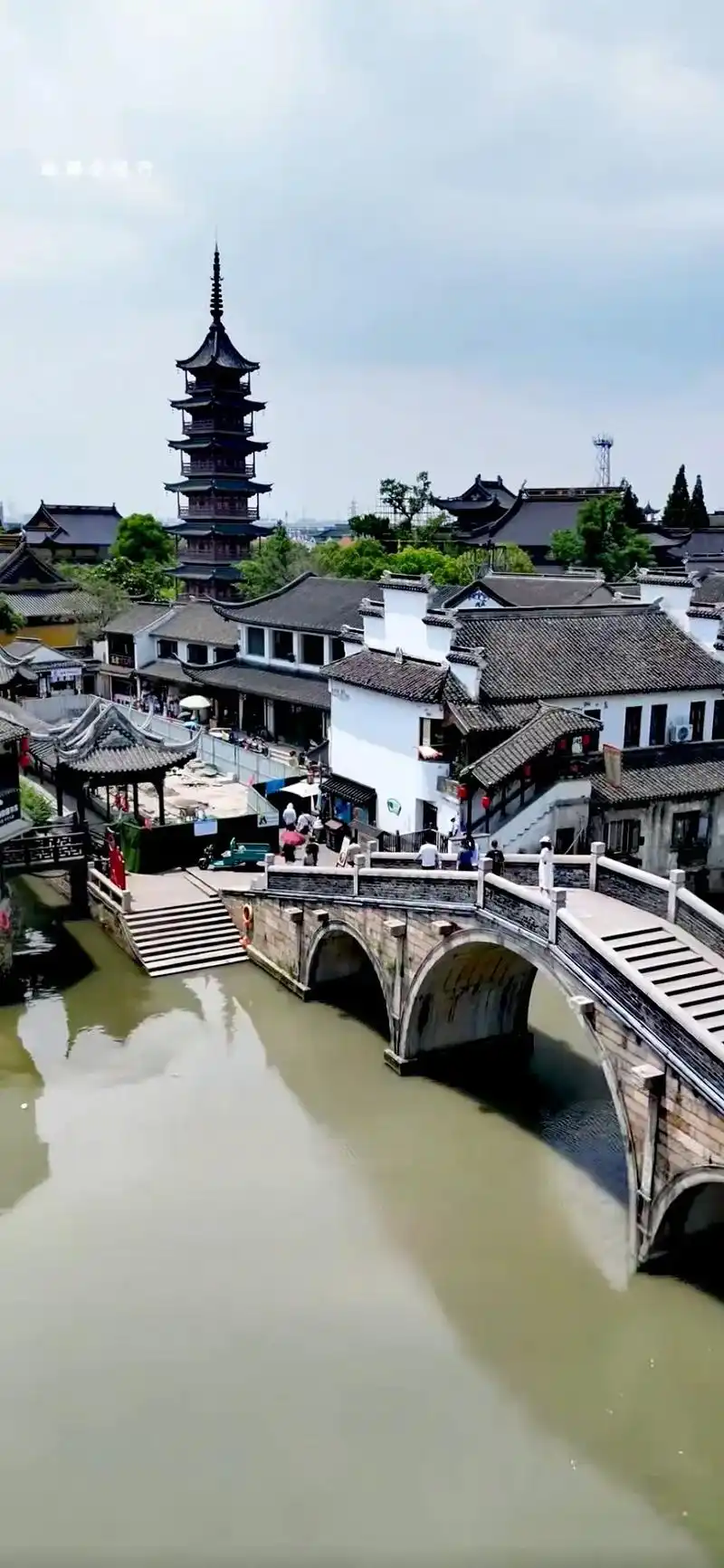 苏州,古称吴,又称姑苏,是国家历史文化名城和风景旅游城市