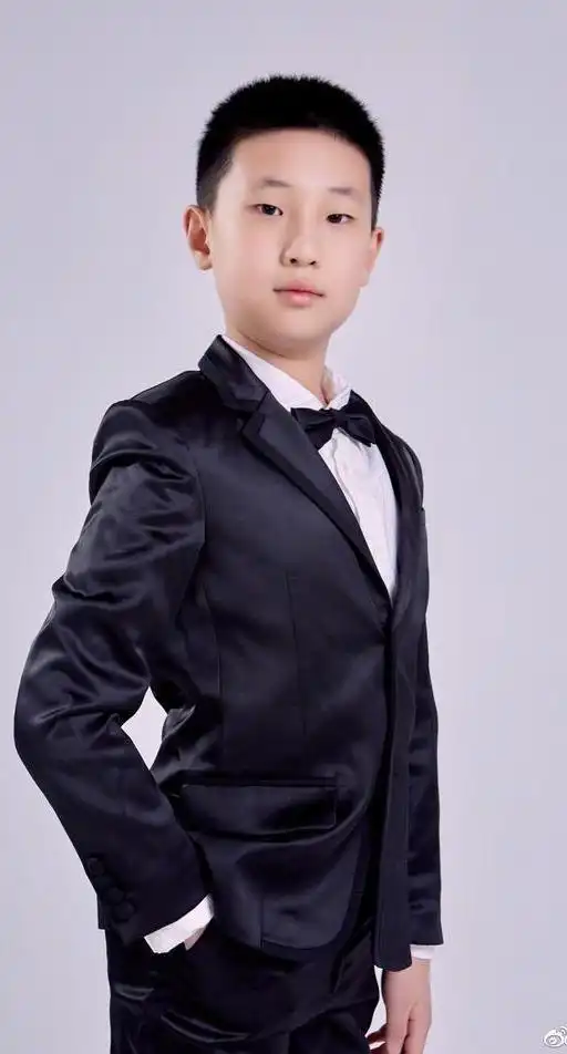 林大竣近照:虽然一看就像爸爸但就是比爸帅