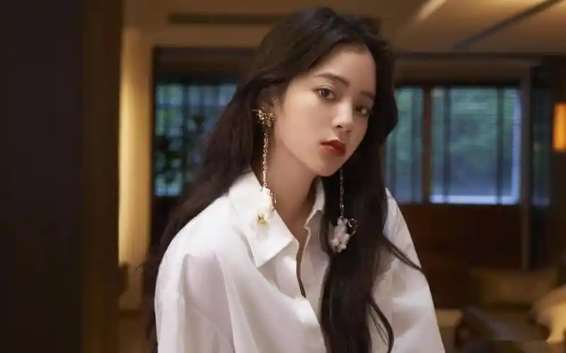 23岁的欧阳娜娜,美貌与魅力交织的这谁抵挡得住时刻!