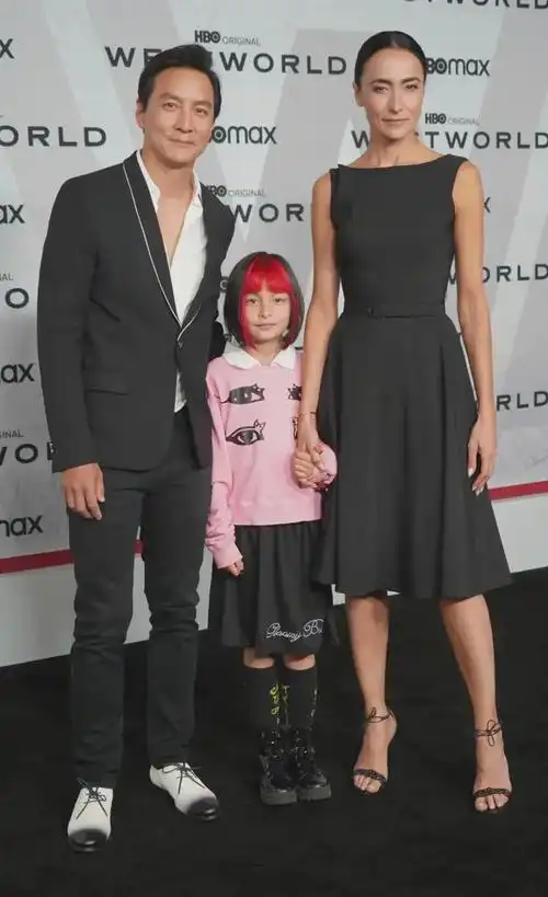 吴彦祖10岁女儿撞脸刘德华被无情狂嘲丑网友不忿反击轮廓深邃