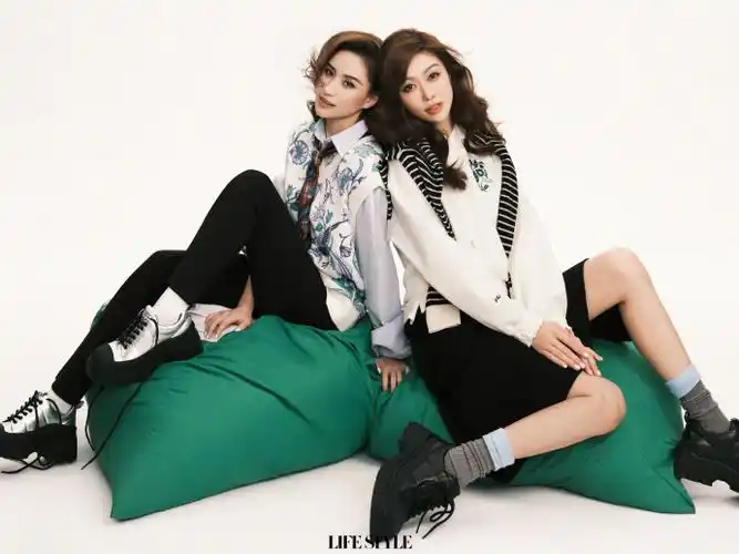 薛凯琪何超莲超飒闺蜜局##薛凯琪何超莲合体封面