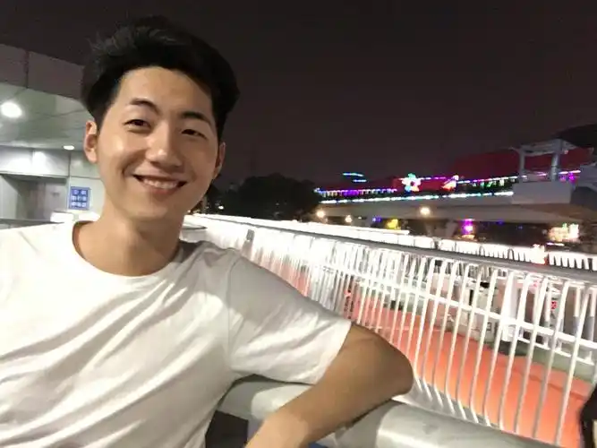 男人的自拍丑得一言难尽