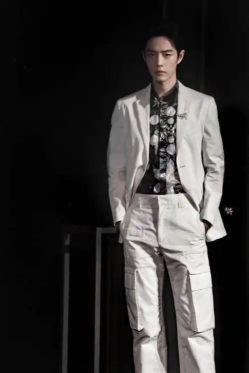 把白西装穿的这么好看_时候_战战_山雀