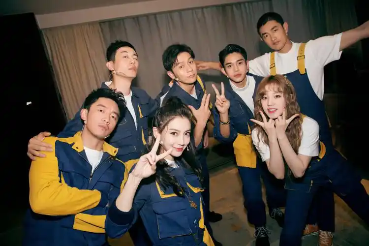 《奔跑吧》活力集结 朱亚文获跑男团称赞值得信赖_兄弟团