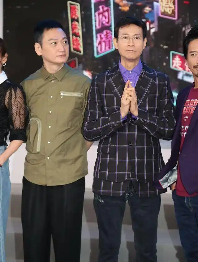 72岁郑少秋身材瘦削,年逾古稀仍风流倜傥,被发哥视为贵人