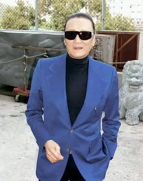 原创影帝谢贤遭名嘴质疑请监管部门查查潜规则网友获奖实至名归