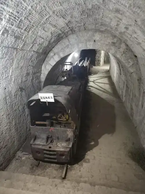 百年豪宅 百年地下长城 蒸汽火车 陶瓷水镇休闲一日游