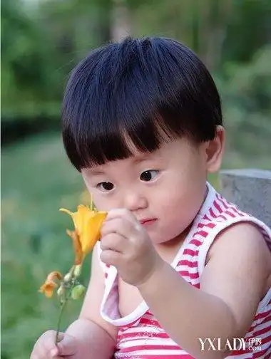 美容 发型 流行发型 / 正文蘑菇头,发型的一种.