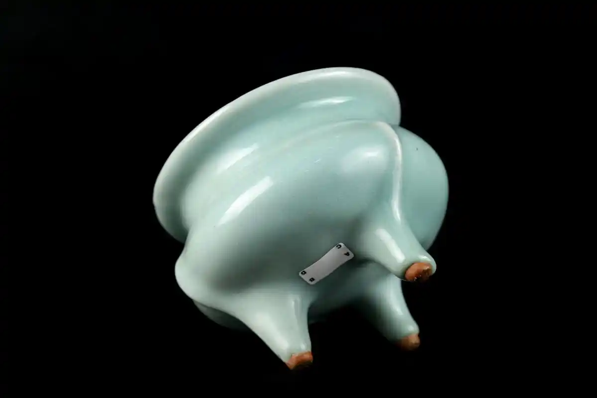 南宋龙泉窑鬲式炉