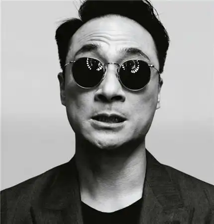 【图】吴镇宇戴眼镜图片大放送 自曝最满意自己身上的"阴气"