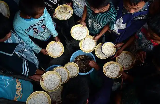 贫穷农村留守儿童的日常伙食